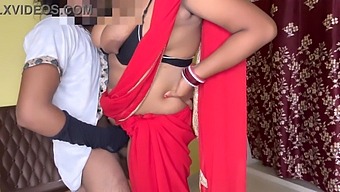 Indian Woman With An Amazing Body, Kamvali Bay
