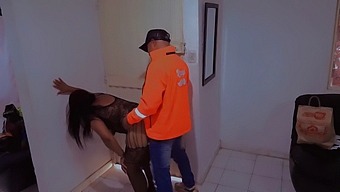 A Seductive Woman In Lingerie Gets Delivered By A Delivery Man And Gets Fucked.