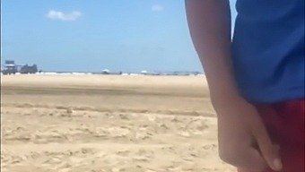 Fui Pegar Onda E O Novinho Ficou Para Dar Uma De Dona Na Praia